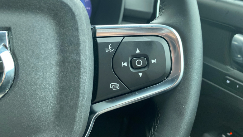 Volvo XC40 2.0 B3P Plus Dark 5dr Auto Petrol Estate